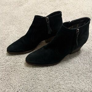 Aquatalia Pointed Toe Weatherproof Zip Bootie Size 8 black suede